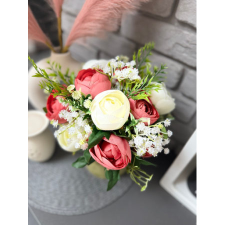 Welurowy flowerbox zgniła zieleń z bukietem peonii